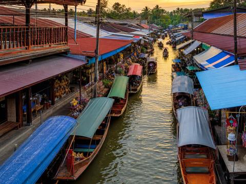 Damnoen Saduak Floating Market