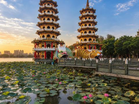 Lotus Pond and Dragon Tiger Pagodas