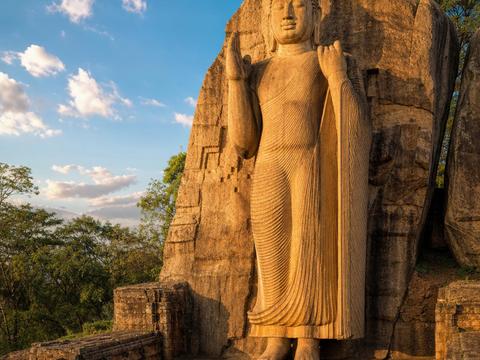 Aukana Buddha Statue