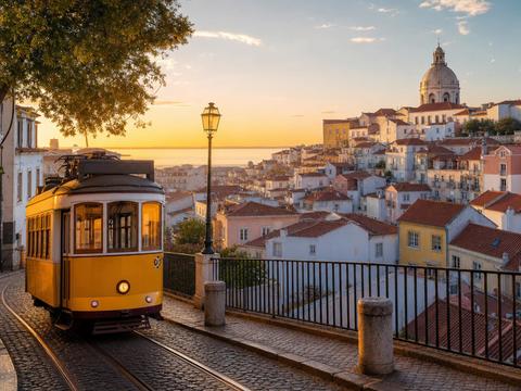 Tram 28 (Miradouro das Portas do Sol)