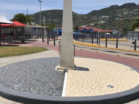 Saint Martin / Sint Maarten Border Monument