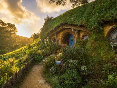 Hobbiton Movie Set