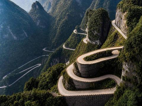 Tianmen Mountain Road (99 Bends)